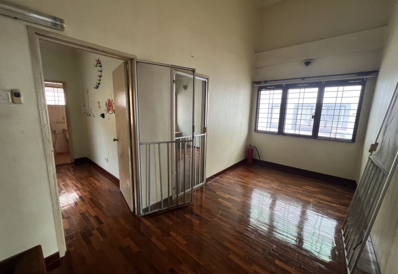 Super Cheap Renovated 2 Storey Superlink With Land Unit, Taman Yarl