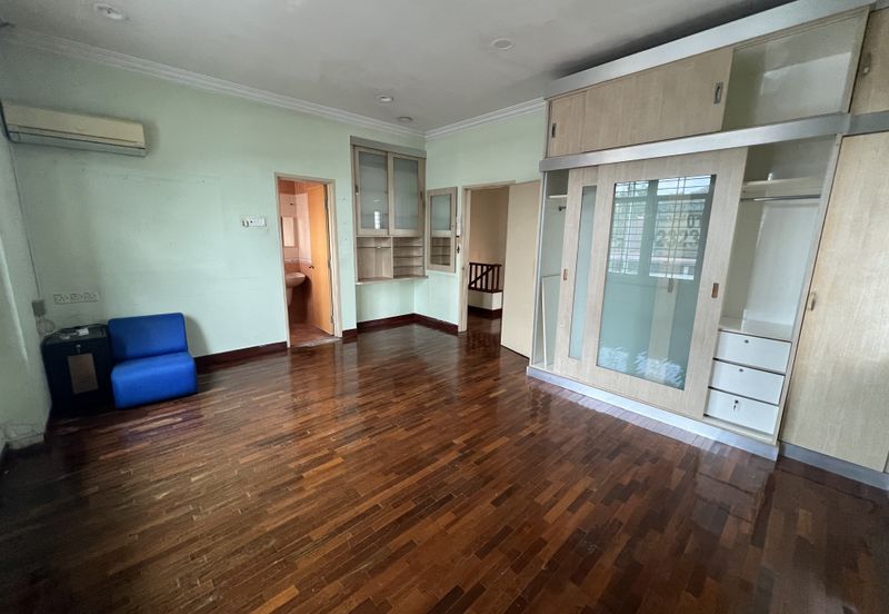 Super Cheap Renovated 2 Storey Superlink With Land Unit, Taman Yarl