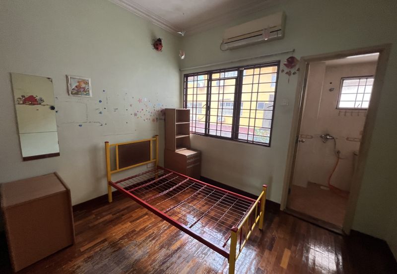 Super Cheap Renovated 2 Storey Superlink With Land Unit, Taman Yarl