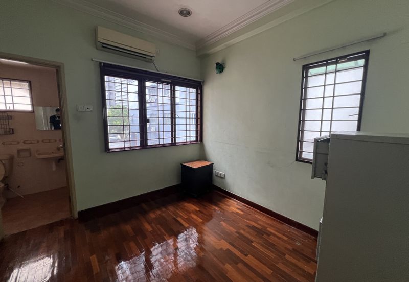 Super Cheap Renovated 2 Storey Superlink With Land Unit, Taman Yarl