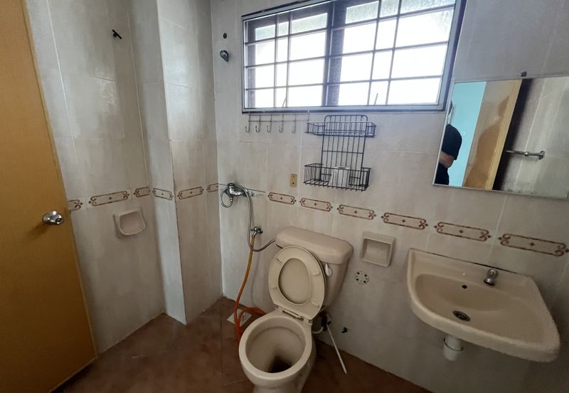 Super Cheap Renovated 2 Storey Superlink With Land Unit, Taman Yarl