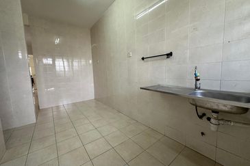 Super Cheap Good Condition 2 Storey Terrace, Palm Walk 3