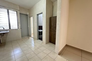 Super Cheap Good Condition 2 Storey Terrace, Palm Walk 3