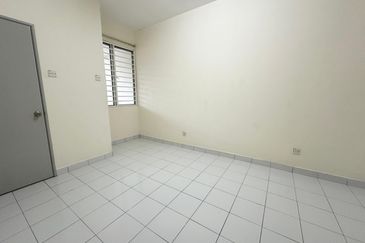 Super Cheap Good Condition 2 Storey Terrace, Palm Walk 3