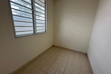 Super Cheap Good Condition 2 Storey Terrace, Palm Walk 3