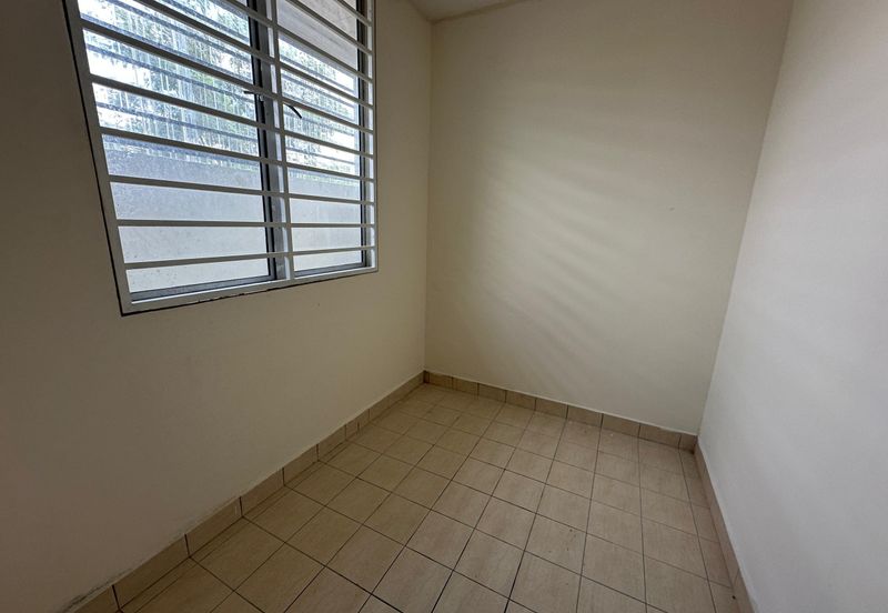 Super Cheap Good Condition 2 Storey Terrace, Palm Walk 3