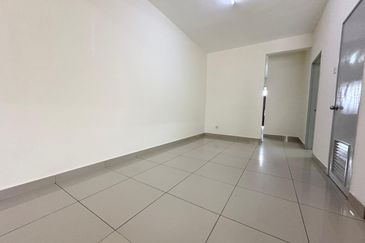 Super Cheap Good Condition 2 Storey Terrace, Palm Walk 3