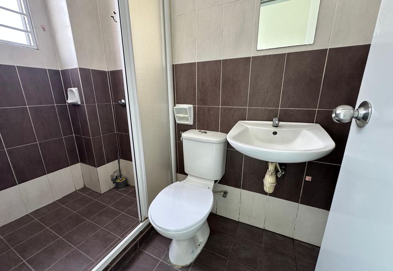 Super Cheap Good Condition 2 Storey Terrace, Palm Walk 3