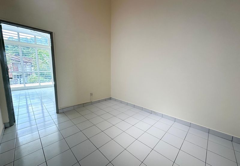 Super Cheap Good Condition 2 Storey Terrace, Palm Walk 3