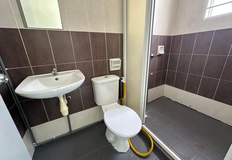 Super Cheap Good Condition 2 Storey Terrace, Palm Walk 3