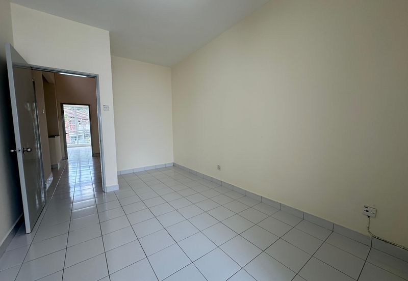 Super Cheap Good Condition 2 Storey Terrace, Palm Walk 3