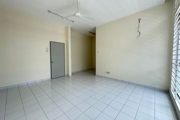 Super Cheap Good Condition 2 Storey Terrace, Palm Walk 3
