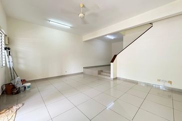 Super Cheap Good Condition 2 Storey Terrace, Palm Walk 3