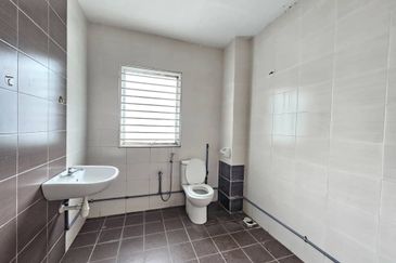 Super Cheap Renovated 2.5 Storey Terrace House, Taman Suria Tropika