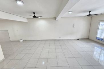 Super Cheap Renovated 2.5 Storey Terrace House, Taman Suria Tropika