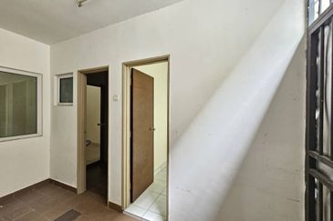 Super Cheap Renovated 2.5 Storey Terrace House, Taman Suria Tropika