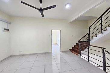 Super Cheap Renovated 2.5 Storey Terrace House, Taman Suria Tropika