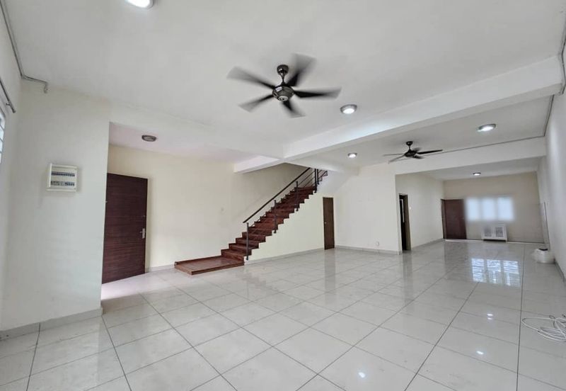 Super Cheap Renovated 2.5 Storey Terrace House, Taman Suria Tropika