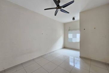Super Cheap Renovated 2.5 Storey Terrace House, Taman Suria Tropika