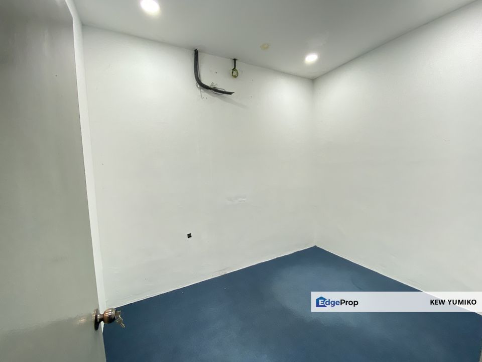 Super Cheap Renovated End Lot 1.5 Storey Factory, Taman Kajang Utama, Selangor, Kajang