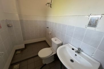 Super Cheap Corner Unit 2 Storey, Seri Kembangan