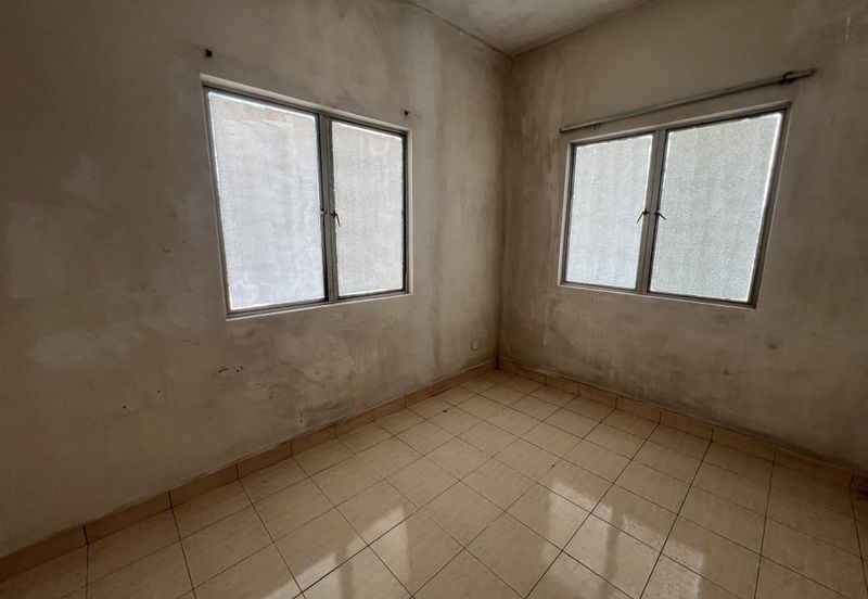 Super Cheap Corner Unit 2 Storey, Seri Kembangan