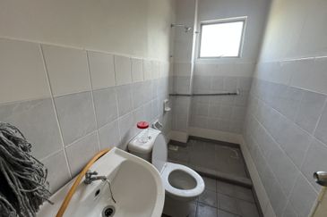 Super Cheap Corner Unit 2 Storey, Seri Kembangan