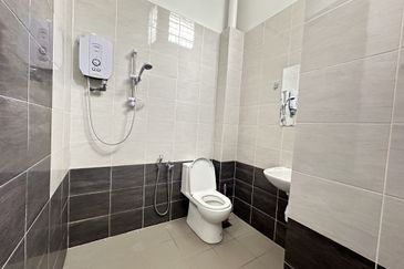 Super Cheap Fully Renovated Double Storey Terrace, Taman Connaught Cheras