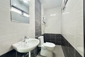 Super Cheap Fully Renovated Double Storey Terrace, Taman Connaught Cheras