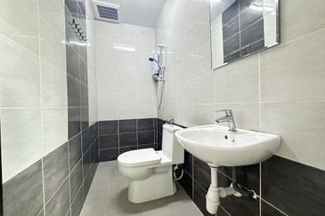 Super Cheap Fully Renovated Double Storey Terrace, Taman Connaught Cheras