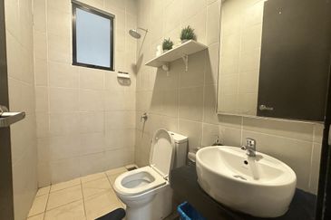 Super Cheap Renovated Corner 2 Storey Semi-D, Sutera Residences Kajang