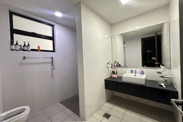 Super Cheap Renovated Corner 2 Storey Semi-D, Sutera Residences Kajang