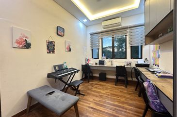 Super Cheap Renovated Corner 2 Storey Semi-D, Sutera Residences Kajang