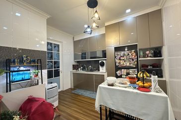 Super Cheap Renovated Corner 2 Storey Semi-D, Sutera Residences Kajang