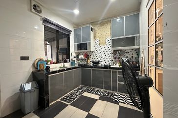 Super Cheap Renovated Corner 2 Storey Semi-D, Sutera Residences Kajang