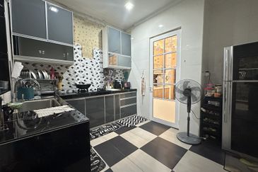 Super Cheap Renovated Corner 2 Storey Semi-D, Sutera Residences Kajang