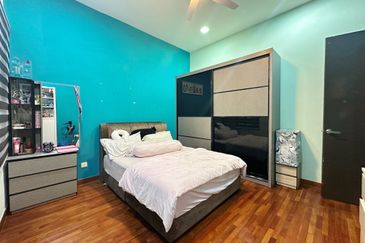 Super Cheap Renovated Corner 2 Storey Semi-D, Sutera Residences Kajang