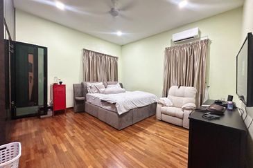 Super Cheap Renovated Corner 2 Storey Semi-D, Sutera Residences Kajang