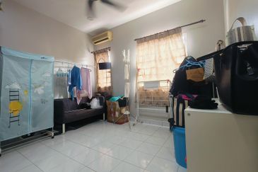 Super Cheap Renovated 3 Storey Townhouse @ Bandar Damai Perdana