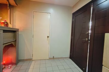 Super Cheap Renovated 3 Storey Townhouse @ Bandar Damai Perdana