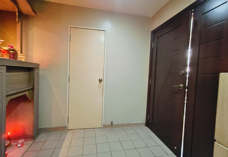 Super Cheap Renovated 3 Storey Townhouse @ Bandar Damai Perdana