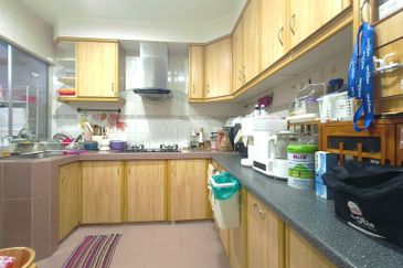 Super Cheap Renovated 3 Storey Townhouse @ Bandar Damai Perdana