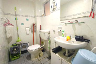 Super Cheap Renovated 3 Storey Townhouse @ Bandar Damai Perdana