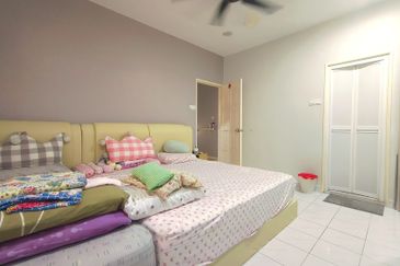 Super Cheap Renovated 3 Storey Townhouse @ Bandar Damai Perdana