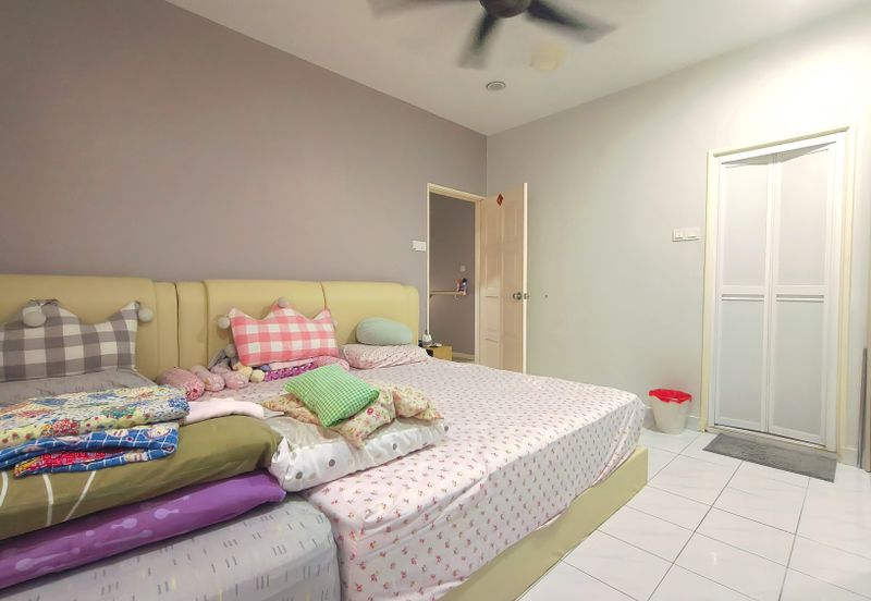 Super Cheap Renovated 3 Storey Townhouse @ Bandar Damai Perdana