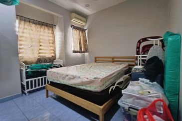 Super Cheap Renovated 3 Storey Townhouse @ Bandar Damai Perdana