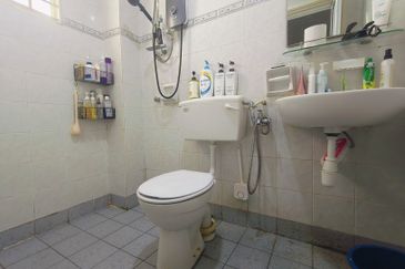 Super Cheap Renovated 3 Storey Townhouse @ Bandar Damai Perdana