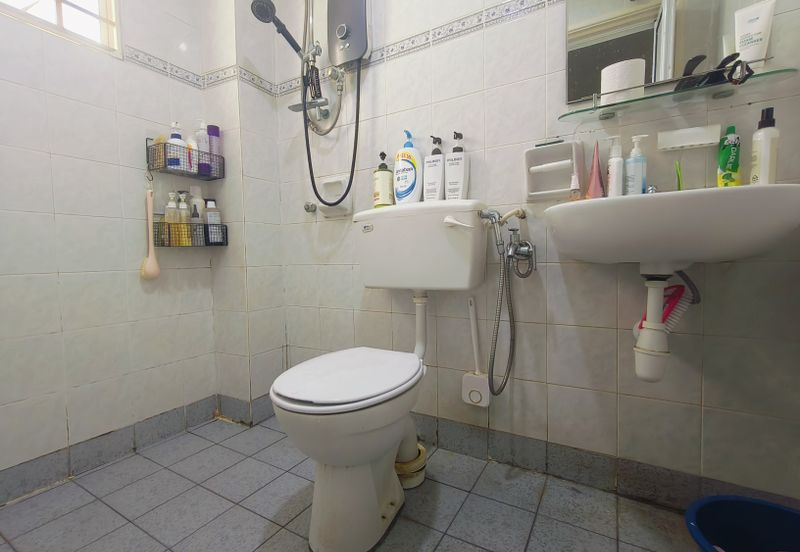 Super Cheap Renovated 3 Storey Townhouse @ Bandar Damai Perdana