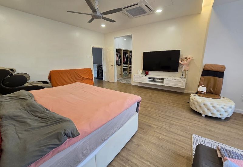 SL 8, Bandar Sungai Long