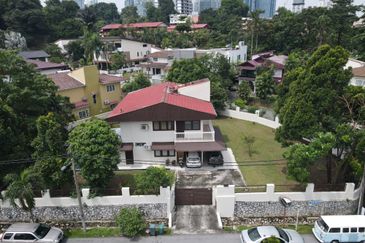 Grade A Good Condition Corner 2 Storey Bungalow House, Kuala Lumpur Bangsar